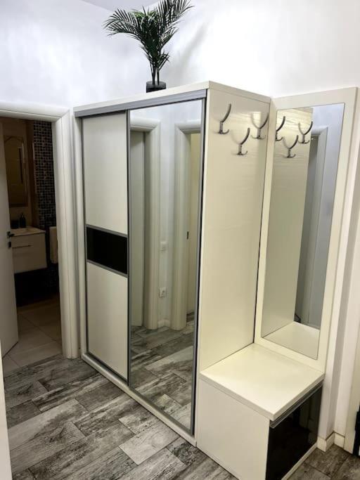 Romeo'S Beachfront Apartment By Loft, Hotel Opera And White Tower Mamaia Eksteriør bilde